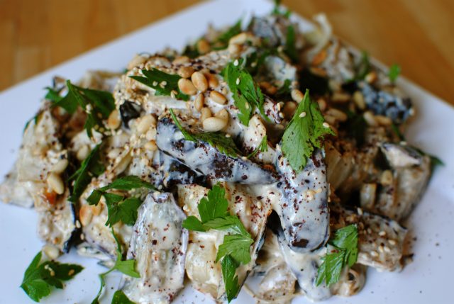 طريقة عمل سلطة الباذنجان بالطحينة