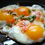 طريقة عمل البيض المقلى الأسبانى