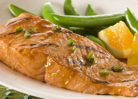 طريقة عمل شرائح السلمون بالجنزبيل