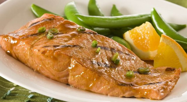 طريقة عمل شرائح السلمون بالجنزبيل