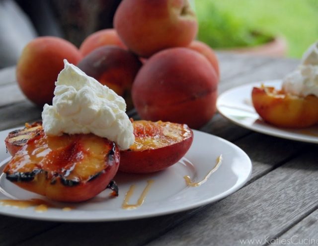 طريقة عمل خوخ بالكريمة