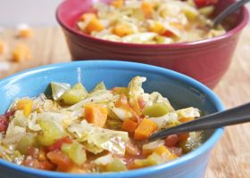 طريقة عمل شوربة الكرنب الحارة