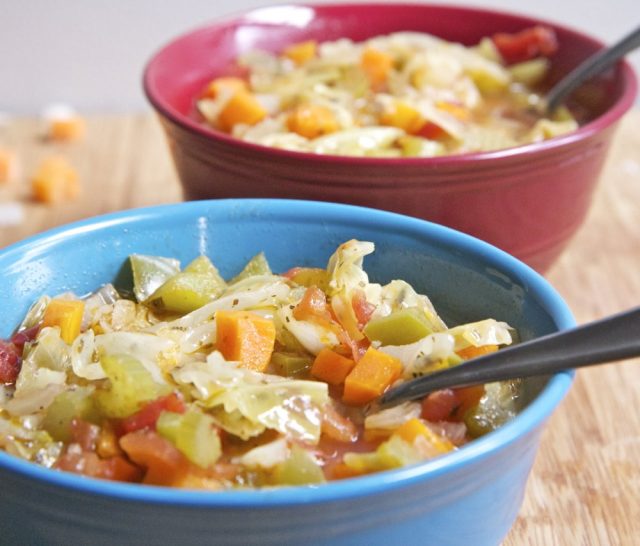 طريقة عمل شوربة الكرنب الحارة