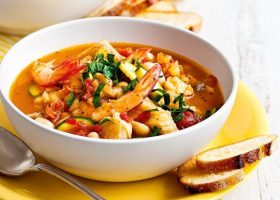 طريقة عمل شوربة المأكولات البحرية