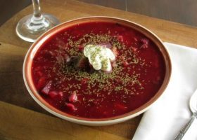 طريقة عمل شوربة الكرنب الاحمر