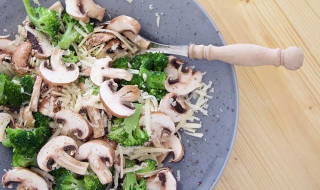 طريقة عمل سلطة بروكلى بالمشروم