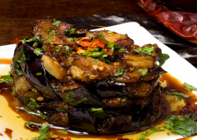 طريقة عمل باذنجان بالخل و الثوم