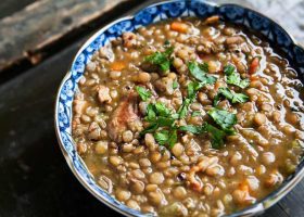 طريقة عمل العدس باللحم المفروم