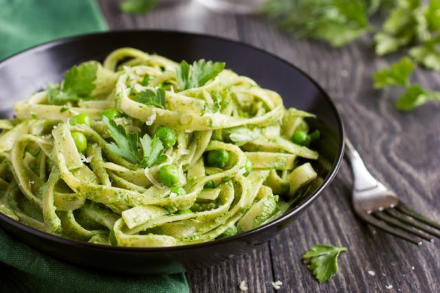 طريقة عمل فيتوتشينى بالسبانخ والريكوتا