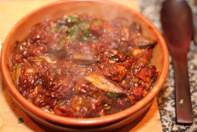 طريقة عمل طاجن بامية باللحمة المفرومة