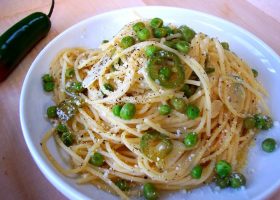 طريقة عمل سباجيتى بالبسلة