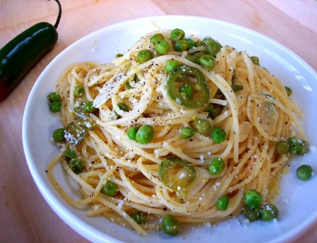 طريقة عمل سباجيتى بالبسلة