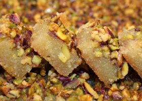 طريقة عمل هريسة بالفستق