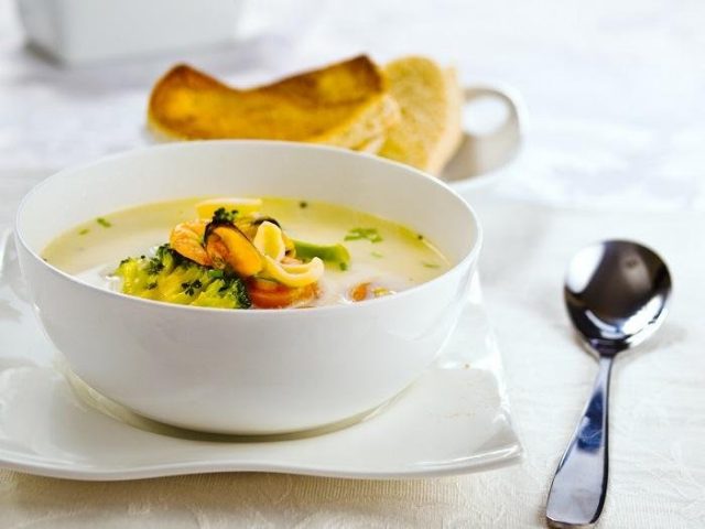 طريقة عمل شوربة المشروم والكاليماري