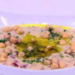 طريقة عمل سلطة الحمص بالشبت