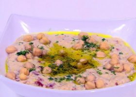 طريقة عمل سلطة الحمص بالشبت