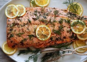 طريقة عمل السلمون بالأعشاب