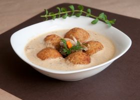 طريقة عمل كرات اللحم بالكريمة