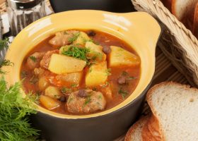 طريقة عمل طاجن بطاطس باللحمة