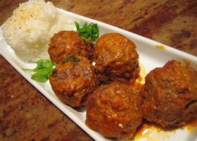 طريقة عمل كرات اللحم بالكاري