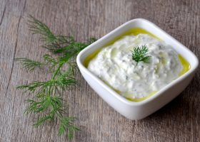 طريقة عمل سلطة الزبادى الحارة