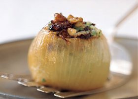 طريقة عمل بصل بالفطر