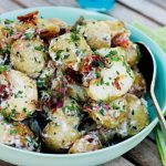 طريقة عمل بطاطس مع صوص الثوم