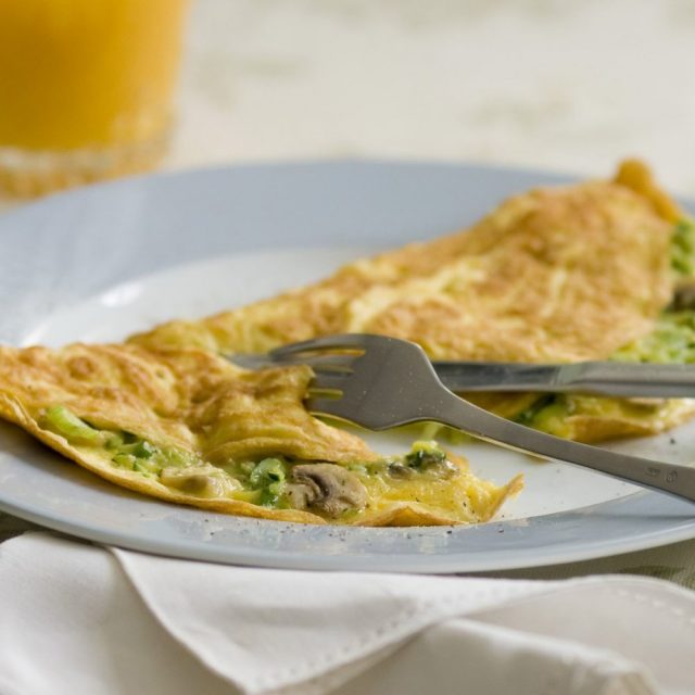 طريقة عمل اومليت الكوسة