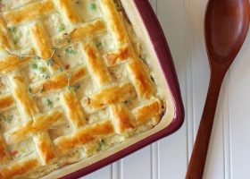 طريقة عمل فطيرة الدجاج بالباف باسترى