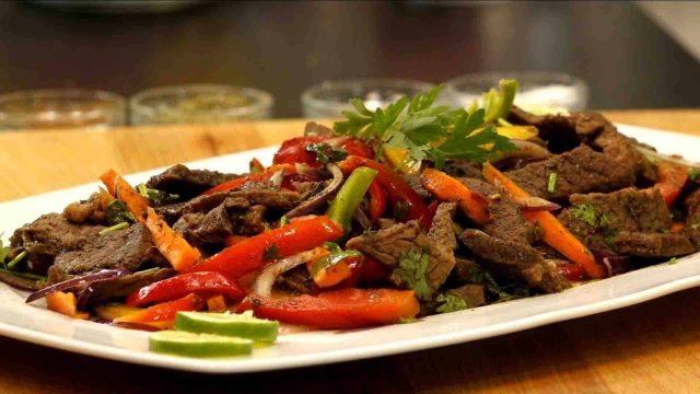 طريقة عمل شرائح اللحم بالخضروات و الجنزبيل