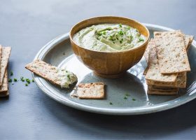 طريقة عمل تغميسة البلو تشيز