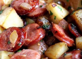 طريقة عمل بطاطس بالسوسيس