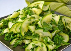 طريقة عمل سلطة الخيار