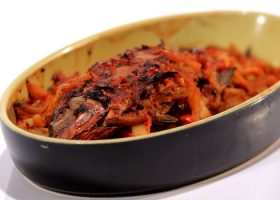 طريقة عمل سمك بالأرز و الخضروات