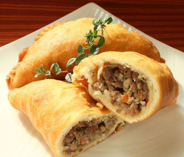 طريقة عمل فطائر باللحمة المفرومة والخضار