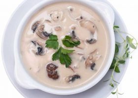 طريقة عمل شوربة دجاج بالمشروم