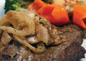 طريقة عمل لحم العجل المحمر بالبصل