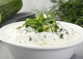 طريقة عمل سلطة الزبادي بالخيار