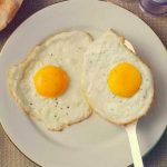 طريقة عمل البيض العيون