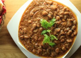 طريقة عمل فول بالثوم المحمر