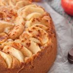 طريقة عمل كيك التفاح بالبهارات