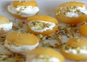 طريقة عمل مشمش محشى بالقشطة