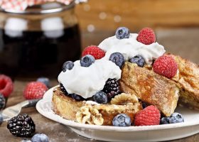 طريقة عمل فرنش توست بالآيس كريم وعين الجمل