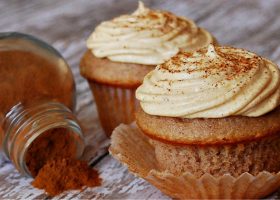 طريقة عمل كب كيك التمر بالقرفة