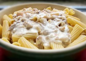 طريقة عمل المكرونة بالصوص الأبيض