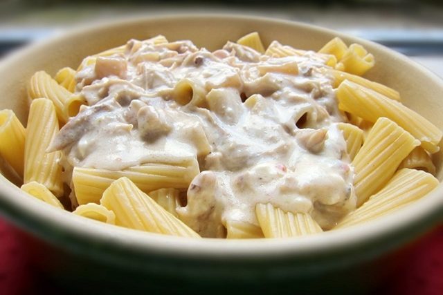 طريقة عمل المكرونة بالصوص الأبيض