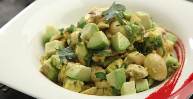 طريقة عمل سلطة الأفوكادو والمشروم