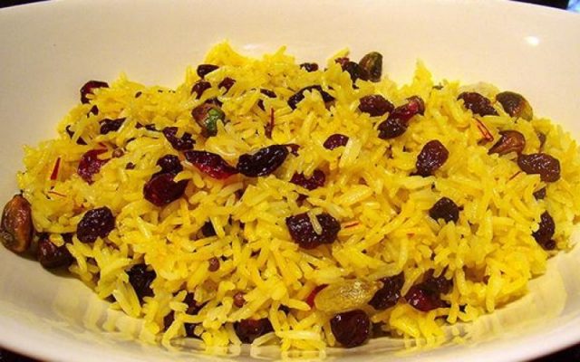 طريقة عمل الأرز بالكاري و الزبيب