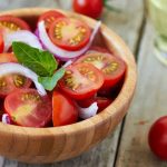 طريقة عمل سلطة الطماطم بالبصل و السكر