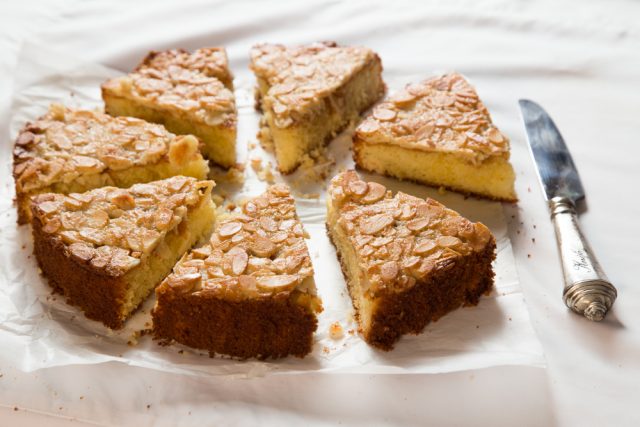 طريقة عمل كيك اللوز